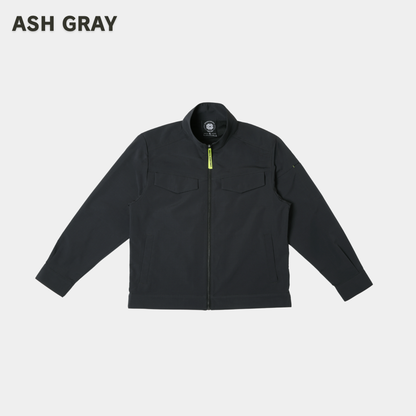 ORIGINAL GEAR CRAFT 26ASJKT02 ストレッチジャケットの正面。スマートなジップアップ仕様のミニマルな男女兼用デザイン（カラー：アッシュグレー）